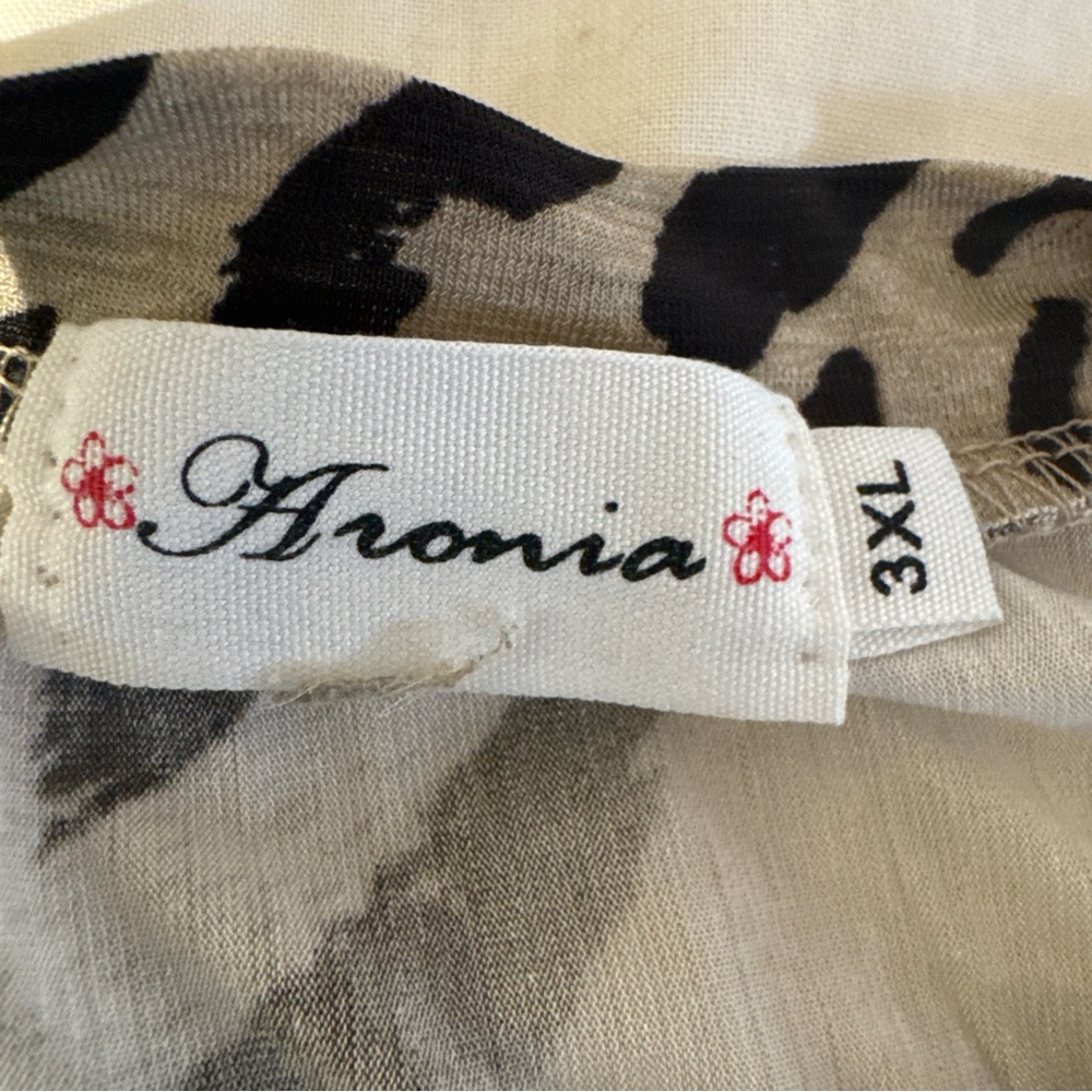 Aronia leopard studded top